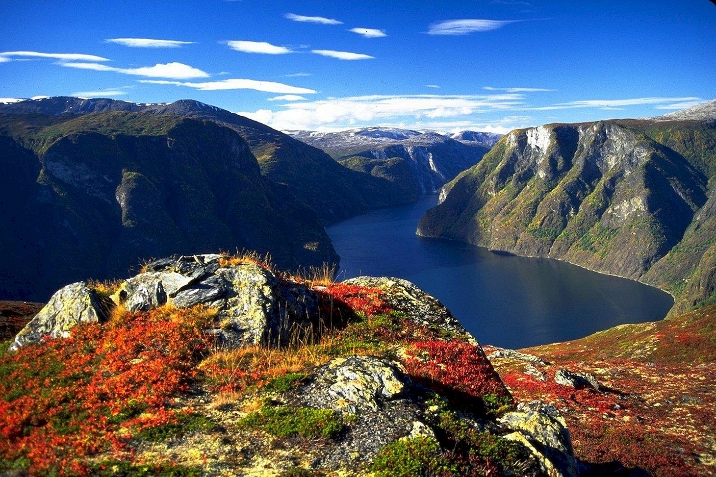Озеро МЬЁСА Норвегия