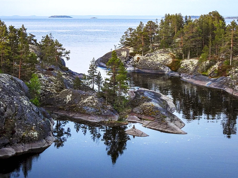 Самое самое карелия. Национальный парк Ладожские шхеры. Карелия Ладога шхеры. Ладожские шхеры Карелия. Балтийские шхеры.