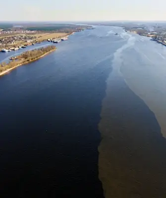 Слияние рек Кама и Волга