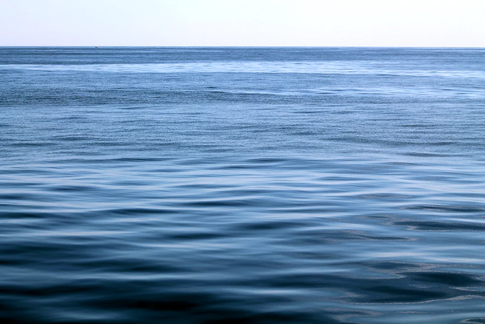 Водная гладь управление связи. Гладь океана. Море водная гладь. Спокойное море. Поверхность моря.