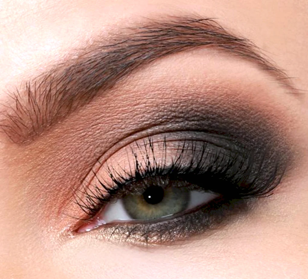 «Smoky eyes» макияж