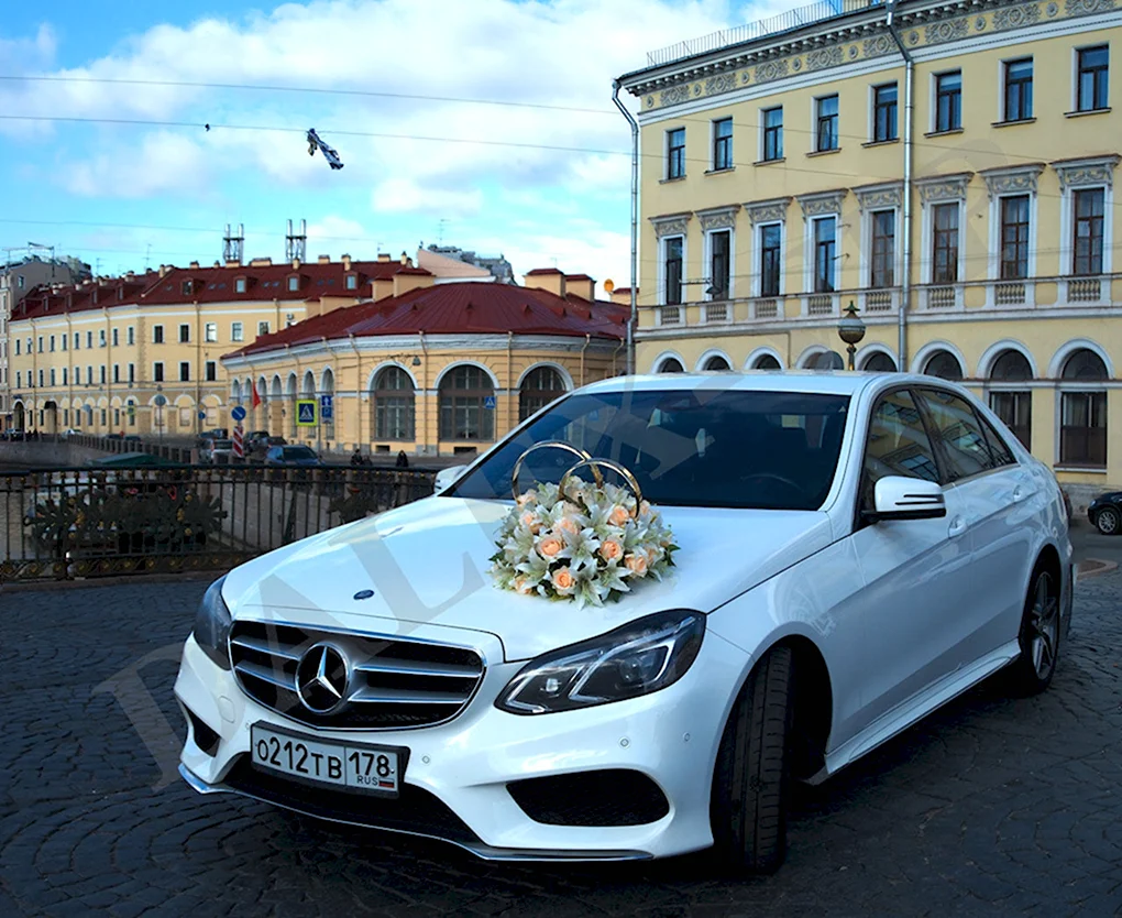 Майбах на свадьбу. Свадебный Мерседес w212. Mercedes Benz e 212 на свадьбе. Свадебный Мерседес Майбах. Мерседес е класс свадьба.